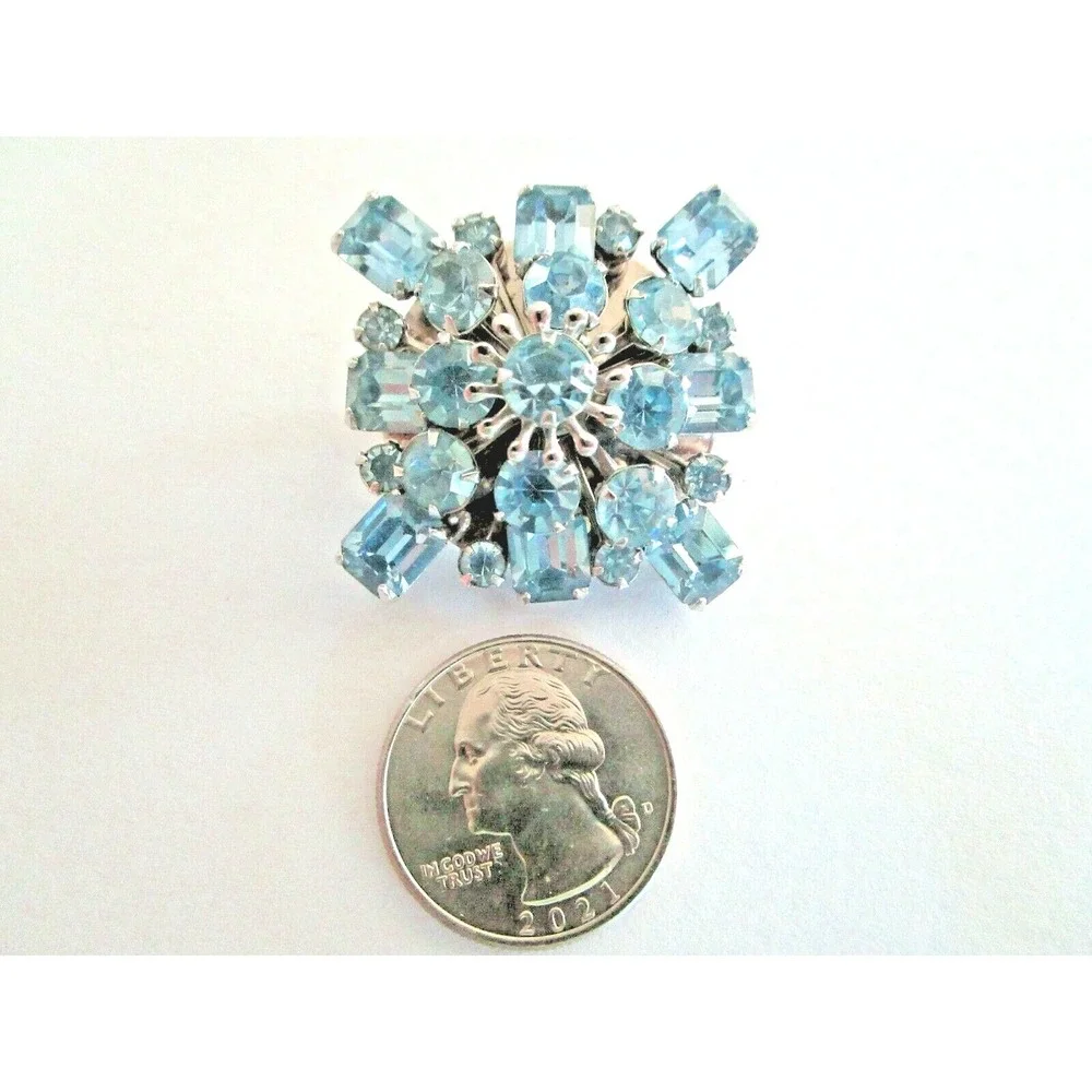 Vintage Pale Blue Brilliant Sparkling Princess Square Cut Rhinestones Brooch